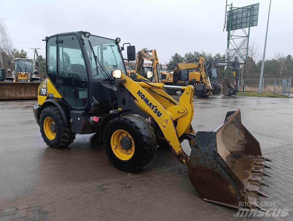 Komatsu WA70-7 Kolesni nakladalci