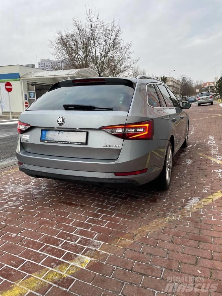Skoda Superb Avtomobili