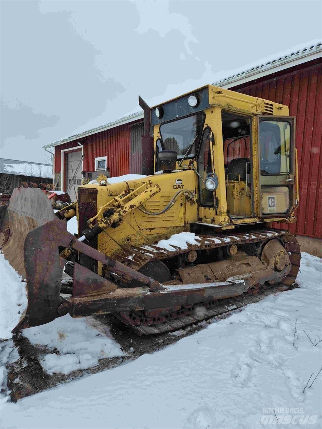 CAT D4E Buldožerji goseničarji