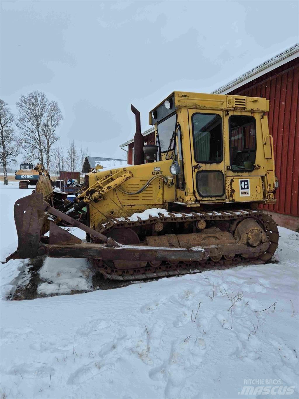 CAT D4E Buldožerji goseničarji