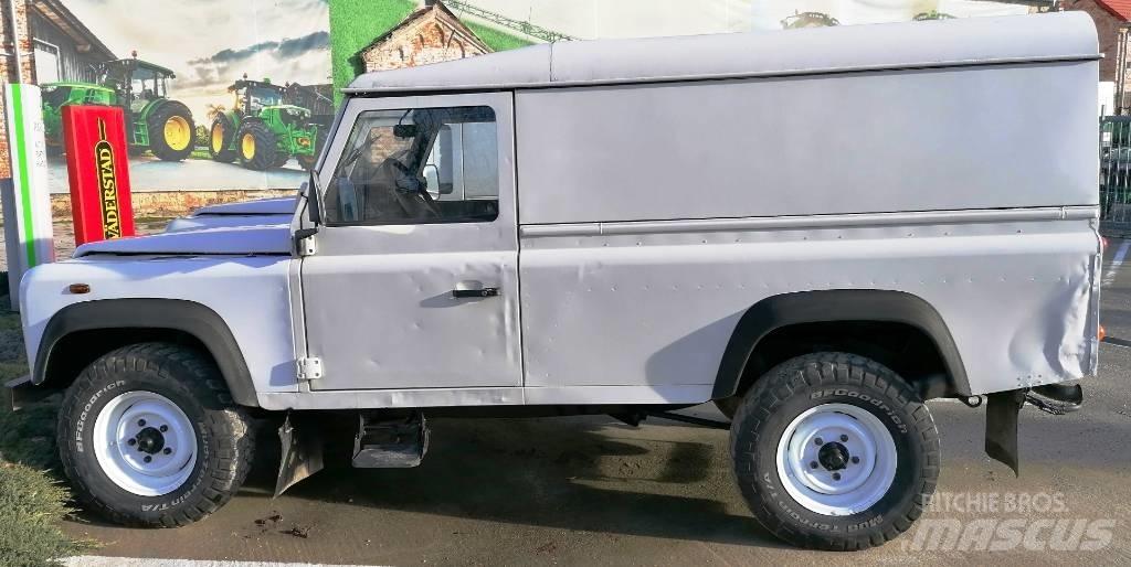 Land Rover Defender Avtomobili