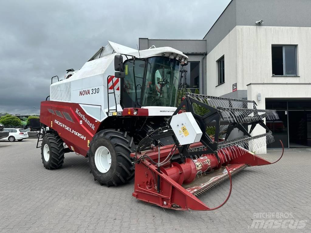 Rostselmash Nova330 Kombajni