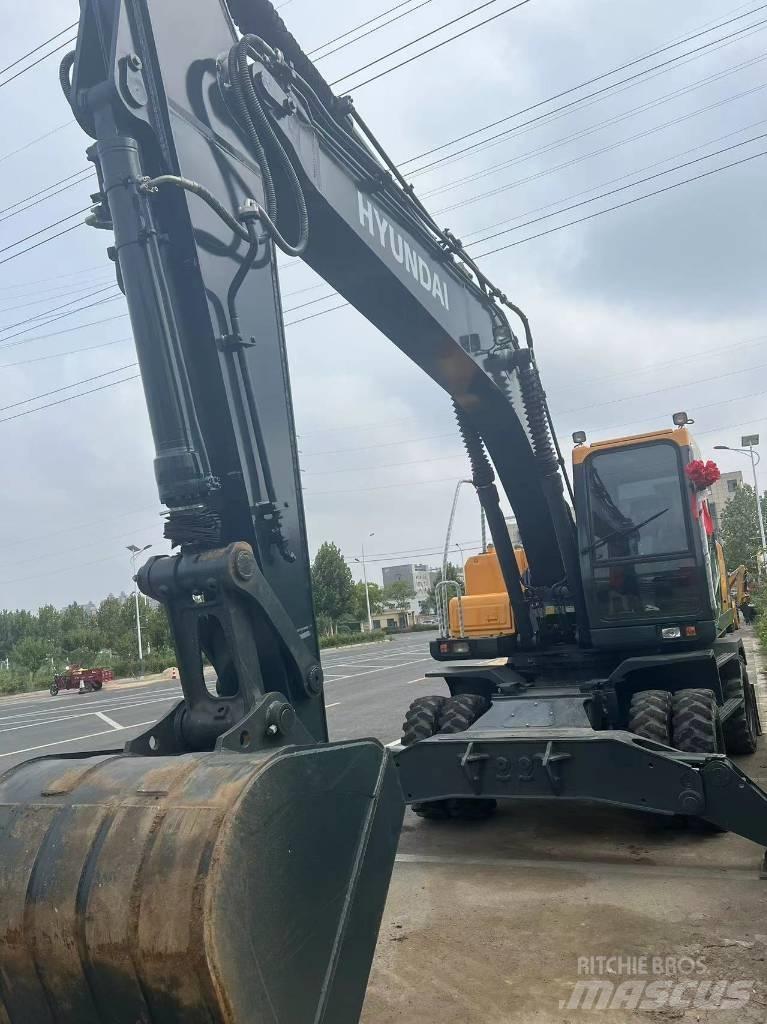 Hyundai 210WVS Bagri na kolesih