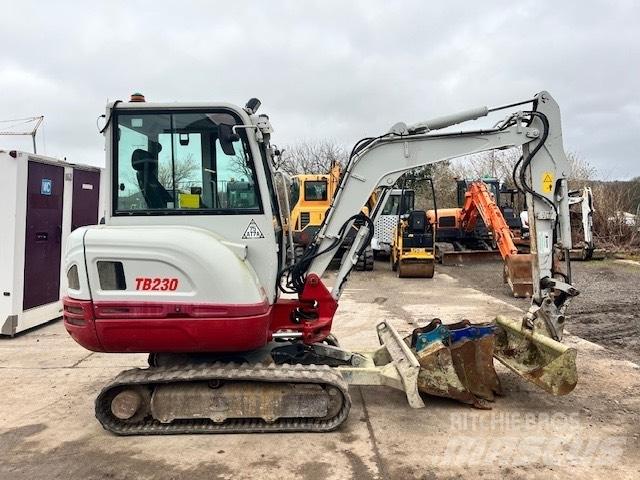 Takeuchi TB 230 Mini bagri <7t