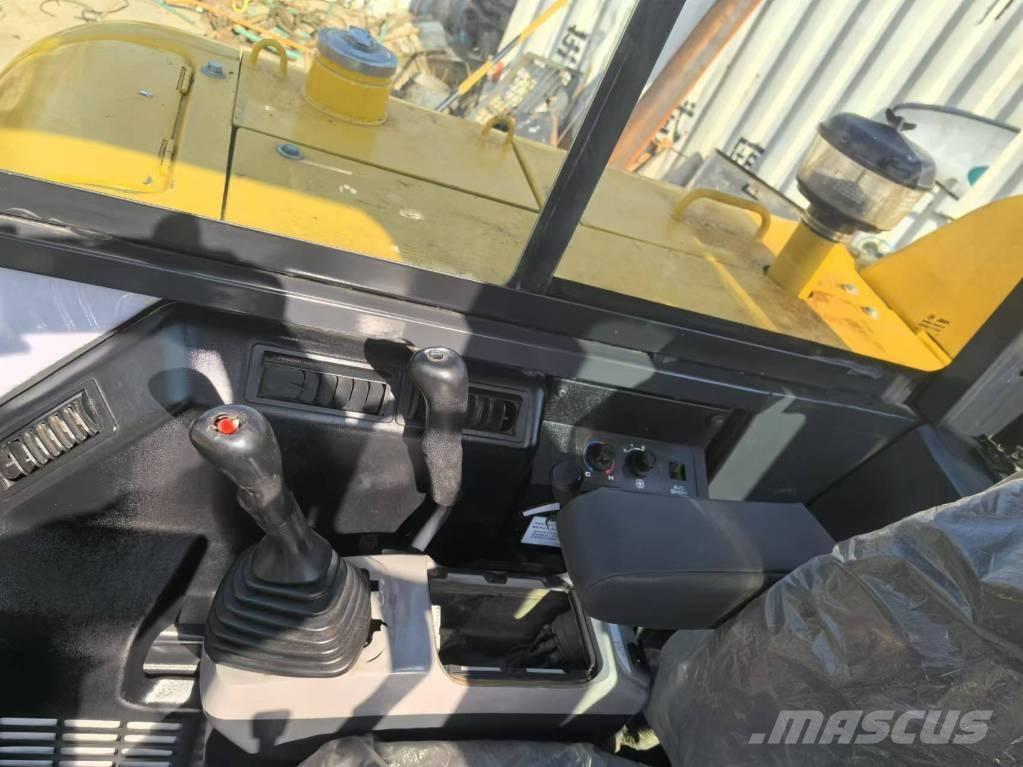 Komatsu PC 58 Bagri goseničarji