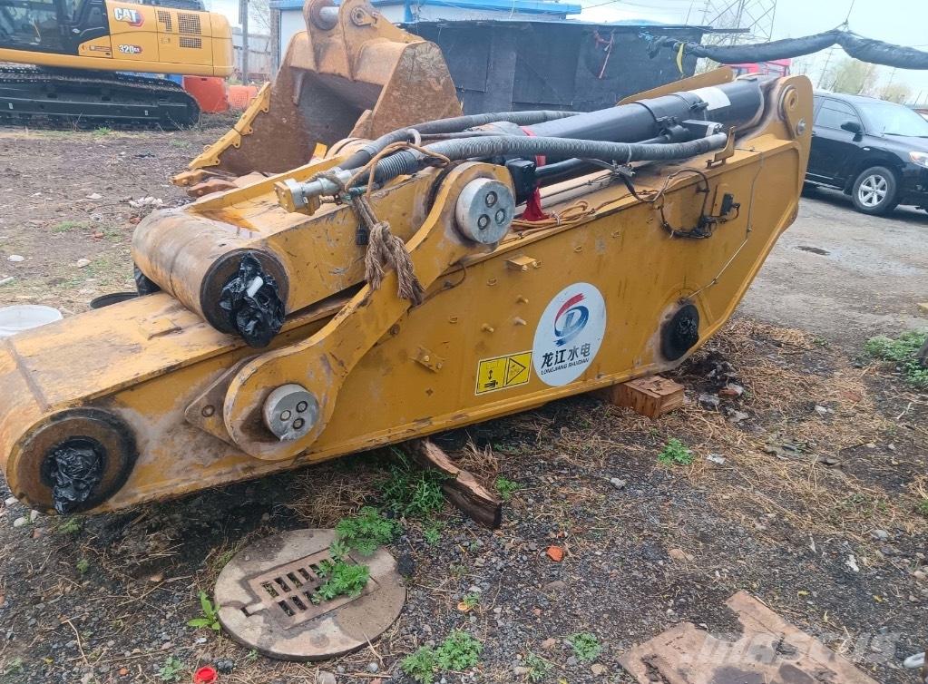 CAT 395 Bagri goseničarji