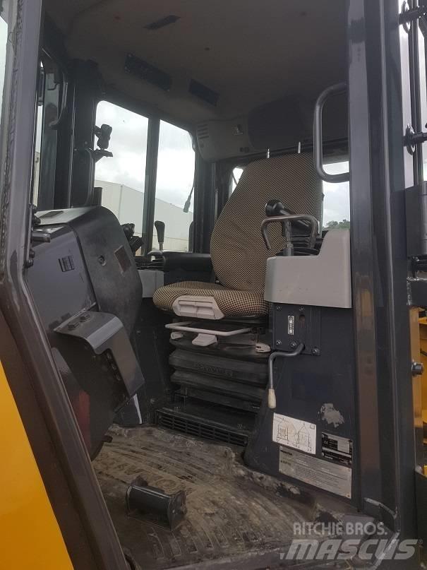 Komatsu D 51 EX-22 Buldožerji goseničarji