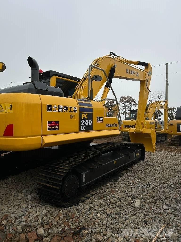 Komatsu 240-8 Bagri goseničarji