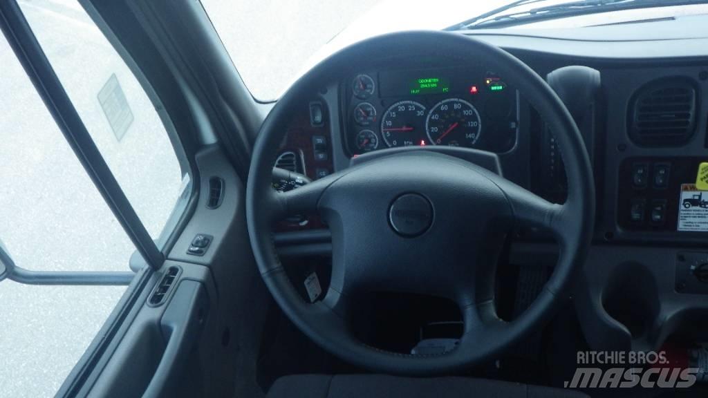 Freightliner M2 106 Tovornjaki-šasije