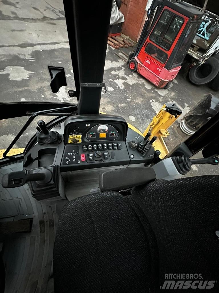 CAT 444F Rovokopači