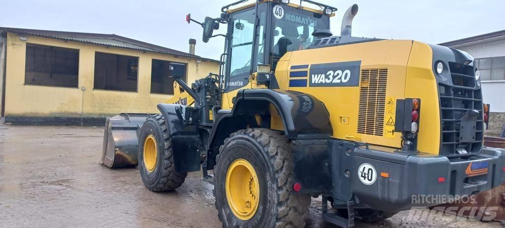 Komatsu WA 320 Kolesni nakladalci