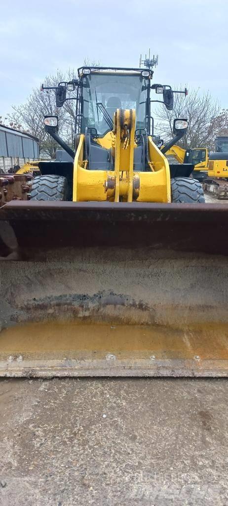 Komatsu WA 320 Kolesni nakladalci
