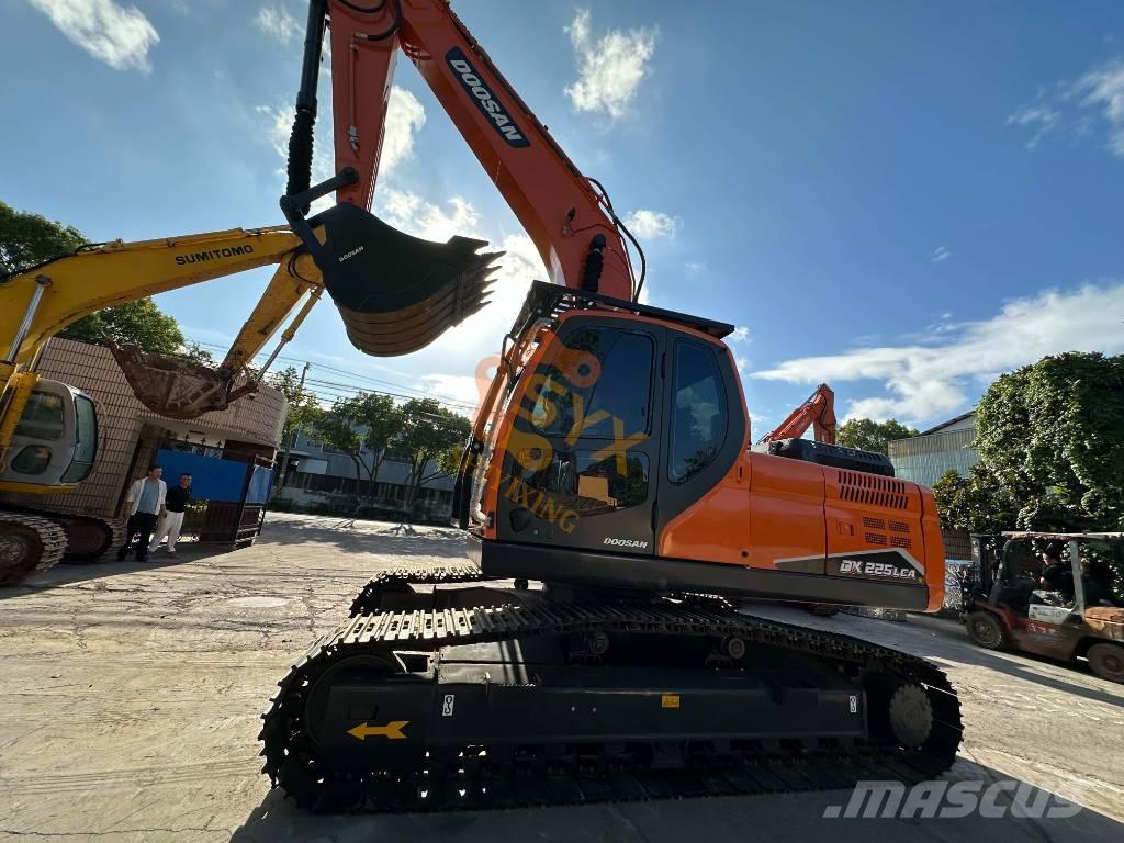 Doosan DX 225 LCA Bagri goseničarji