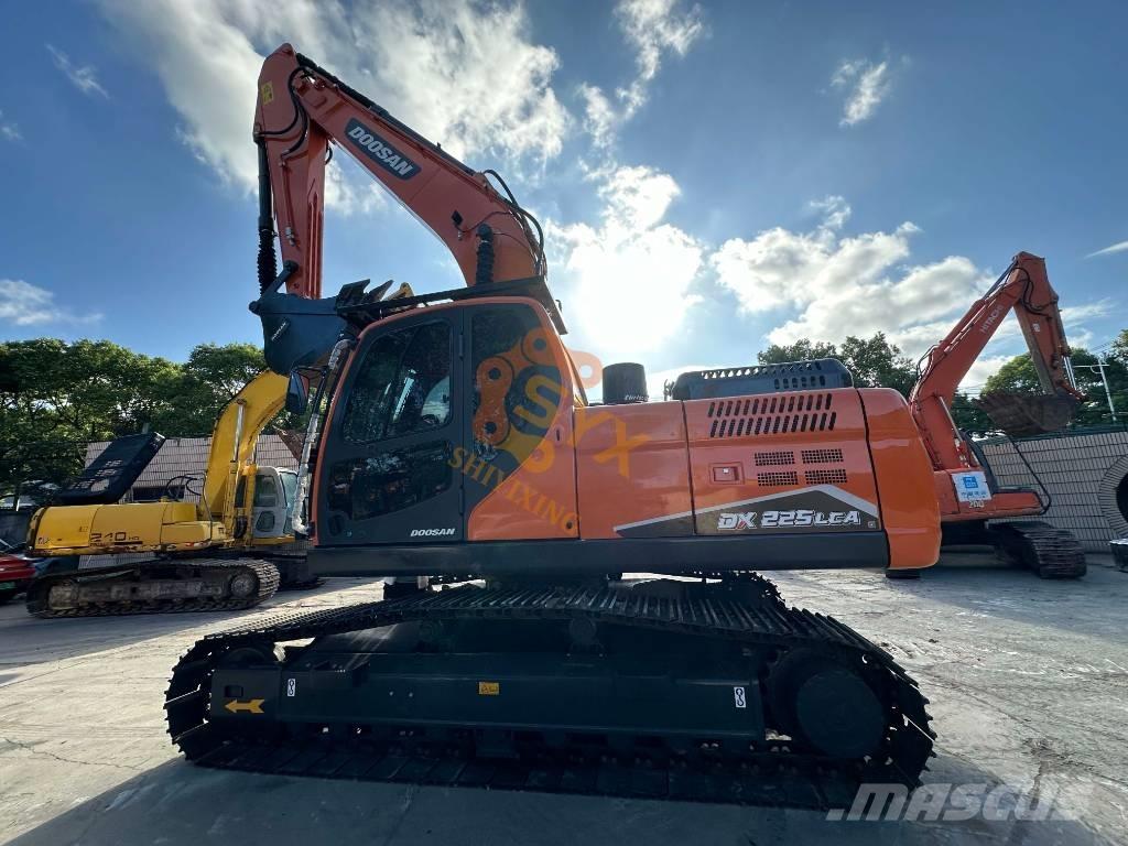 Doosan DX 225 LCA Bagri goseničarji