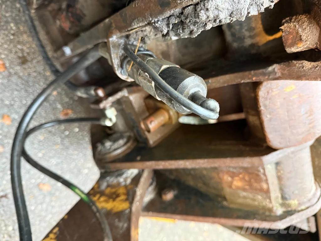 CAT 928F Kolesni nakladalci