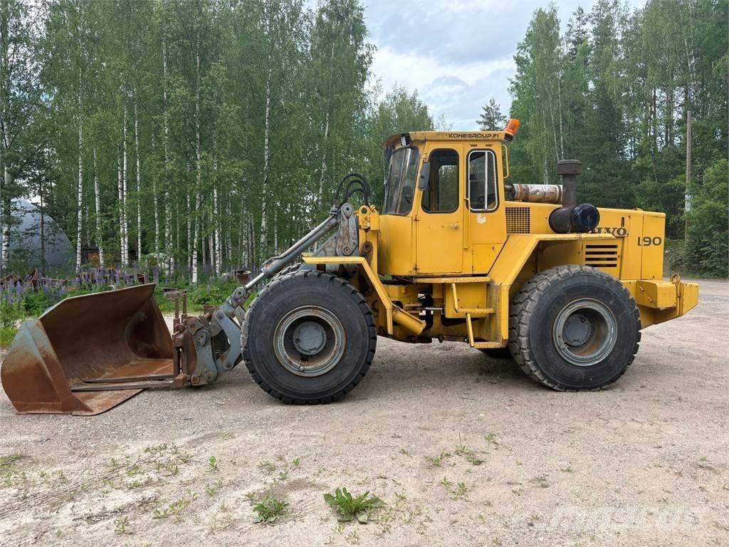 Volvo BM L90 5.5. Kolesni nakladalci