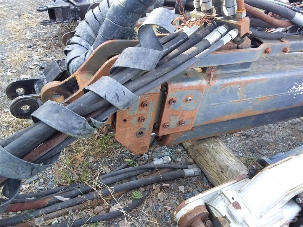 Loglift 210 Dvigala za gozdne kombajne