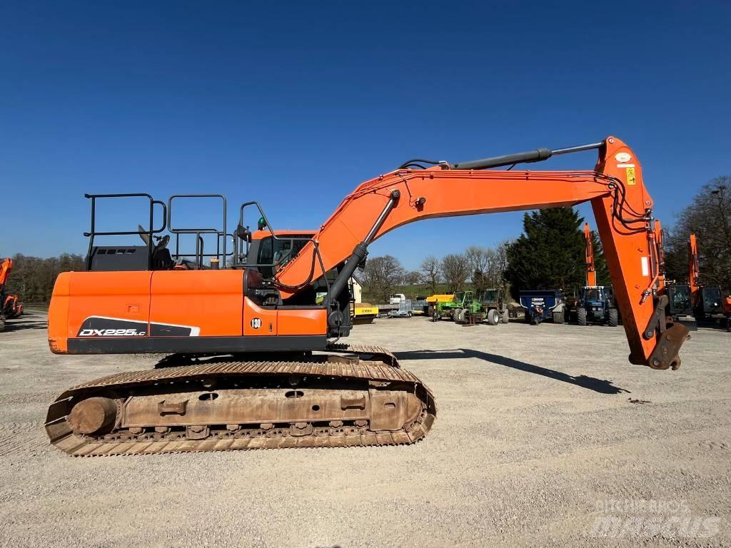 Doosan DX 225 Bagri goseničarji