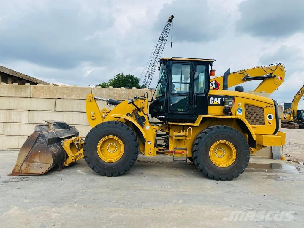 CAT 926m Kolesni nakladalci