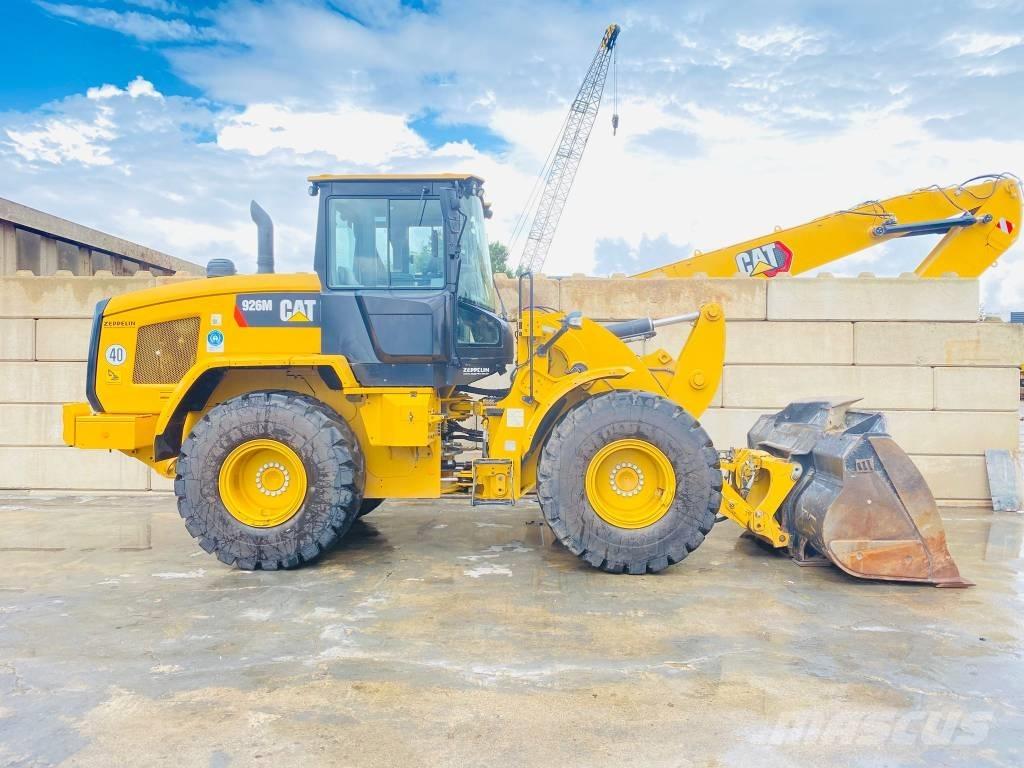 CAT 926m Kolesni nakladalci