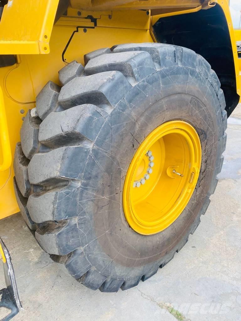 CAT 926m Kolesni nakladalci