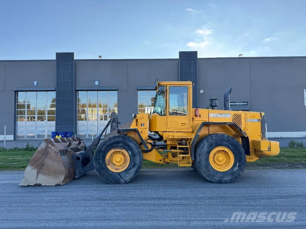 Volvo L 120 D Kolesni nakladalci