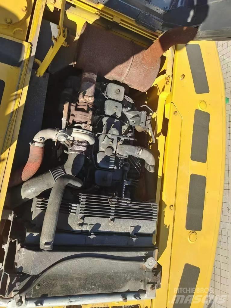 Komatsu PC 220 Bagri goseničarji