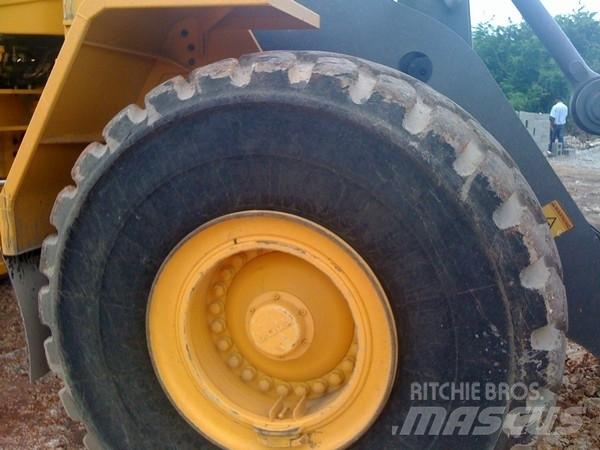 Volvo L180 Kolesni nakladalci