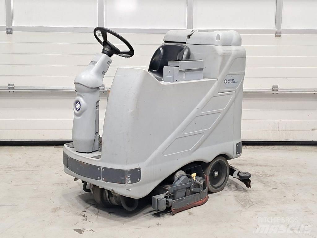 Nilfisk BR1050CS Stroji za notranje pometanje