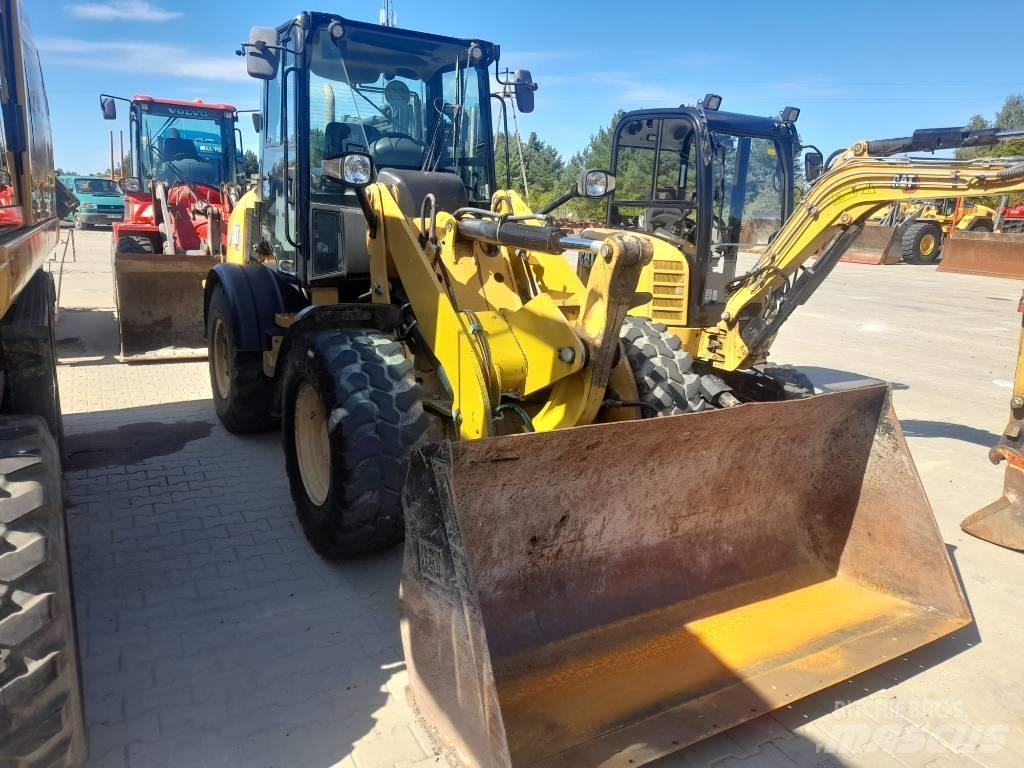 CAT 908M Kolesni nakladalci