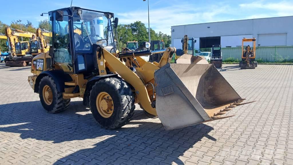 CAT 907 H 2 Kolesni nakladalci