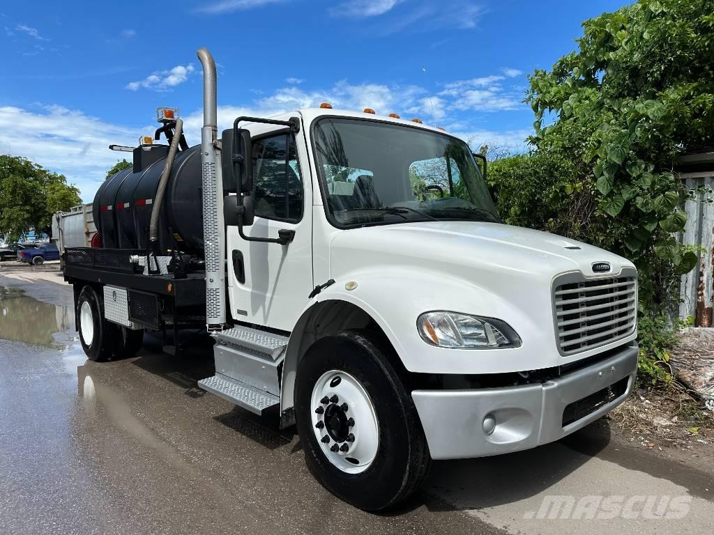 Freightliner M2 Vakuumski tovornjaki