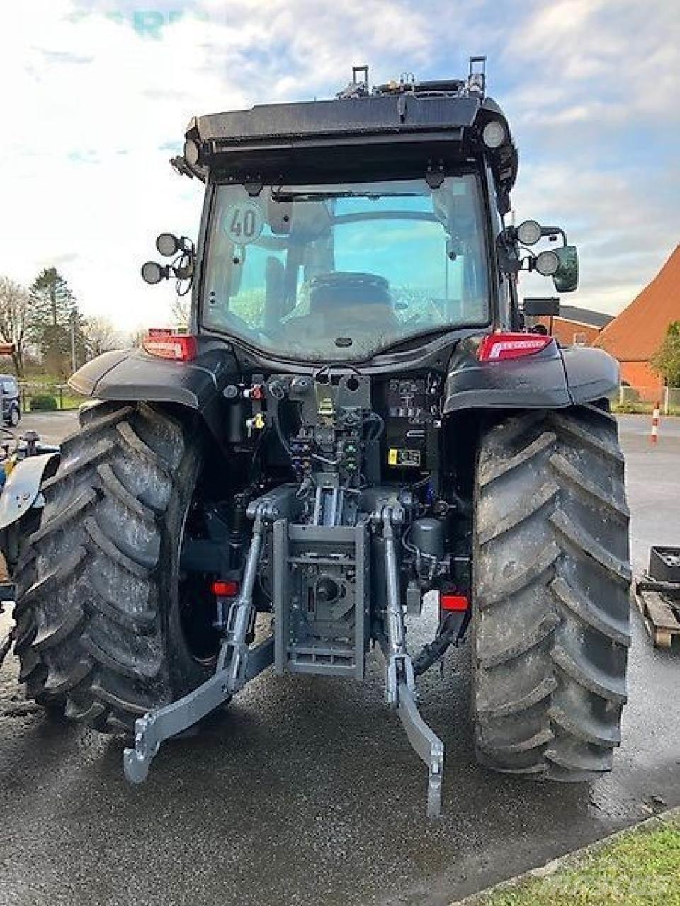 Valtra g135a Traktorji