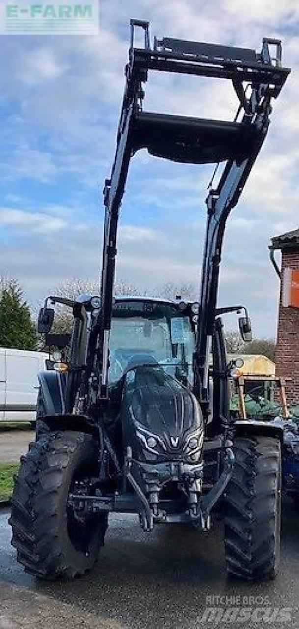 Valtra g135a Traktorji
