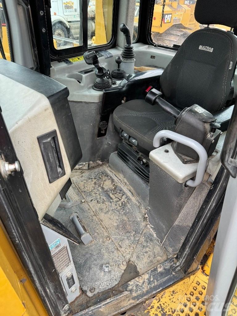 CAT D 6 T XW Buldožerji goseničarji