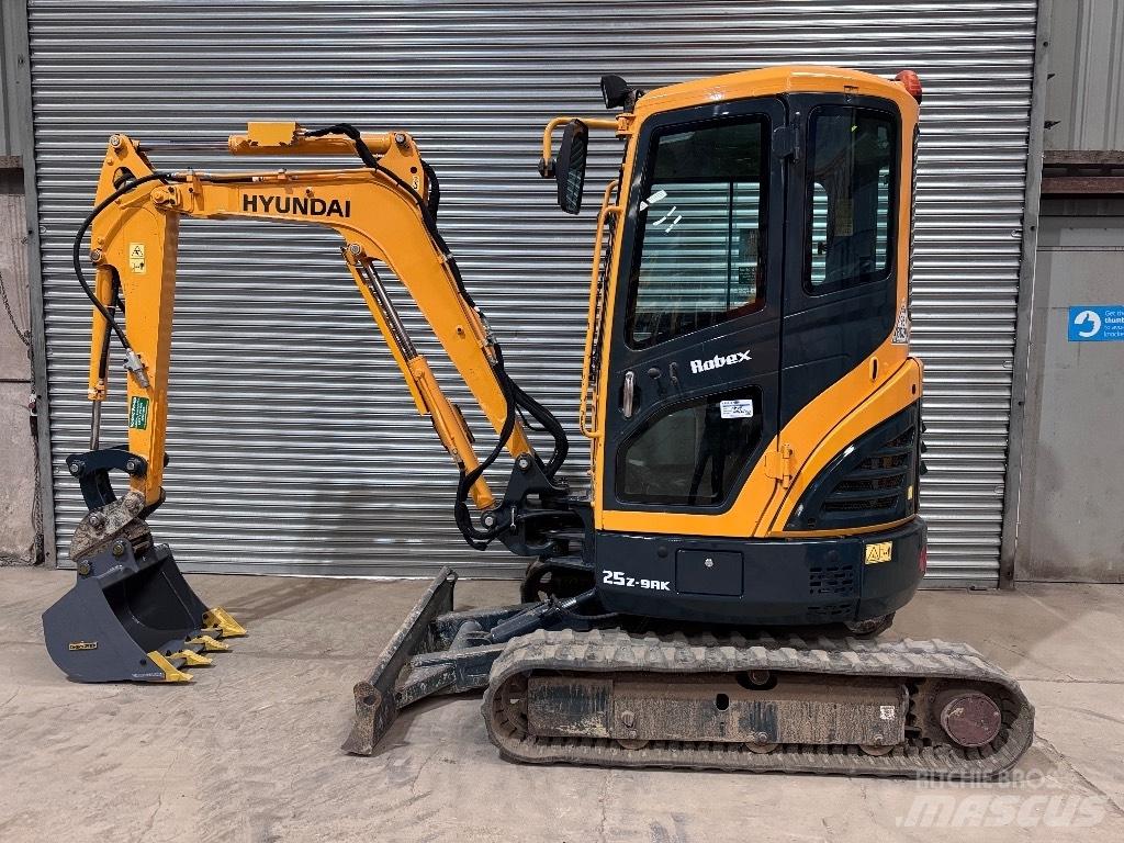 Hyundai R25Z-9 AK Mini bagri <7t