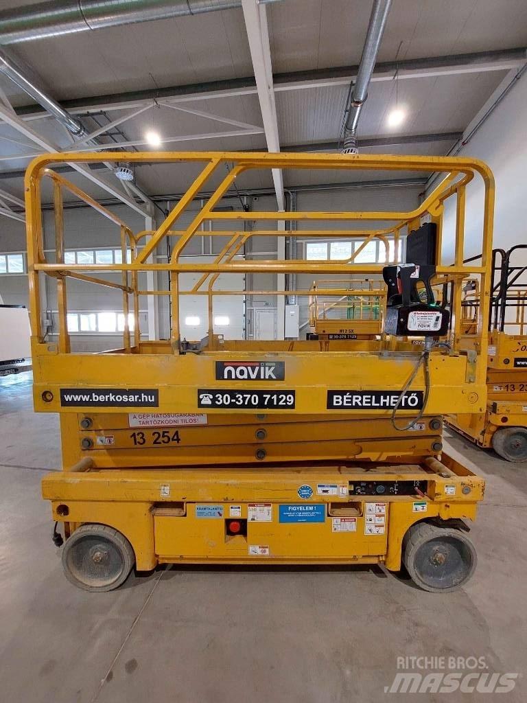Haulotte Compact 10 Škarjaste dvižne ploščadi