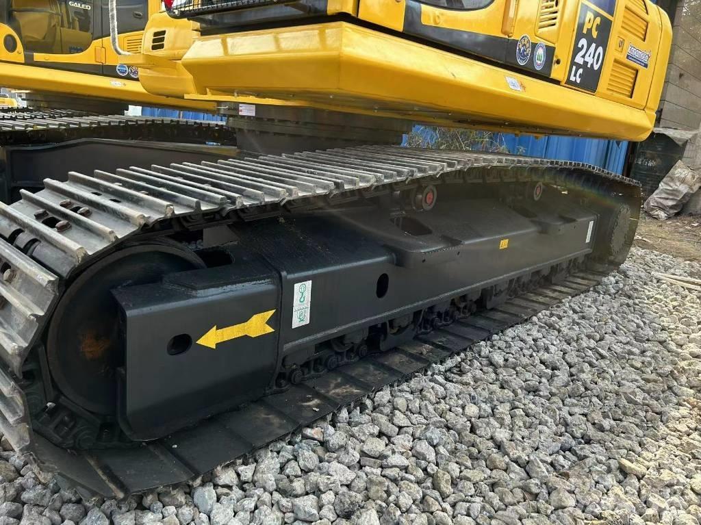 Komatsu 240-8 Bagri goseničarji
