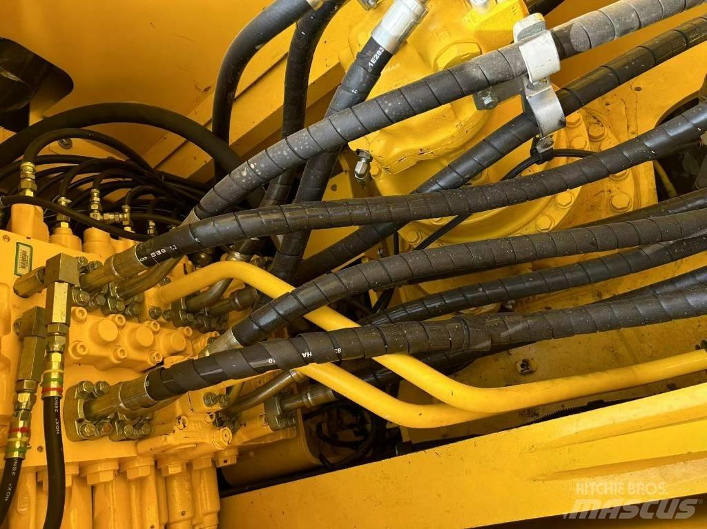 Komatsu 240-8 Bagri goseničarji