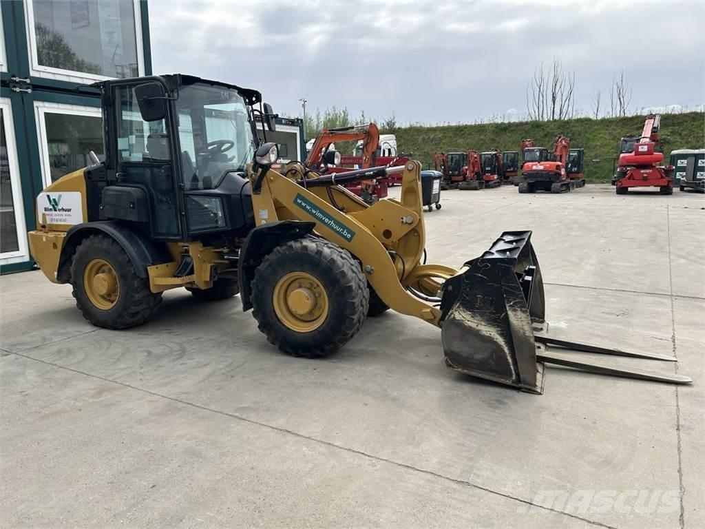 CAT 906M (8758) Večnamenski nakladalci