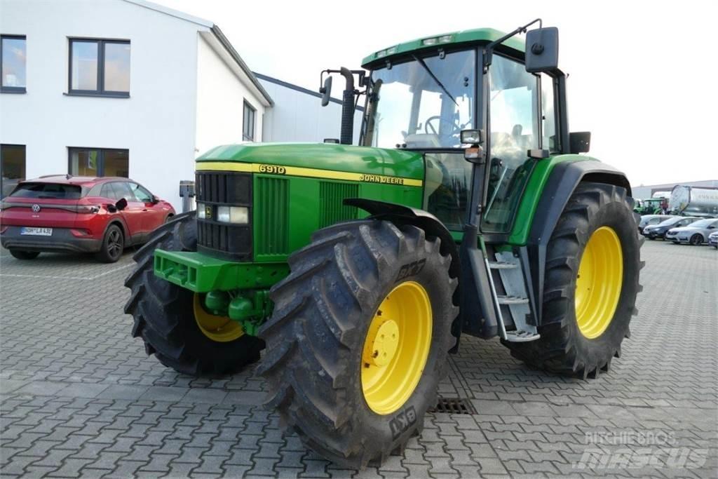 John Deere 6910 Traktorji