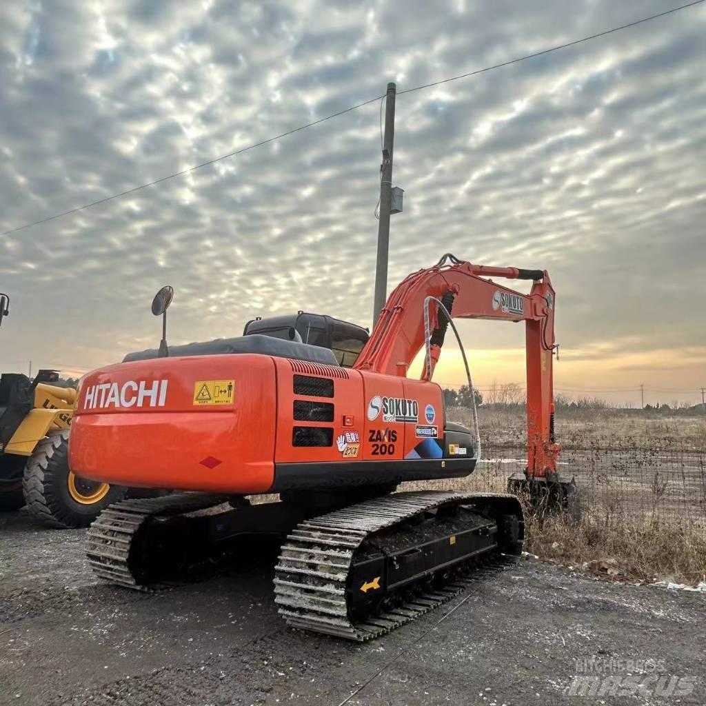 Hitachi ZX 200 Bagri goseničarji