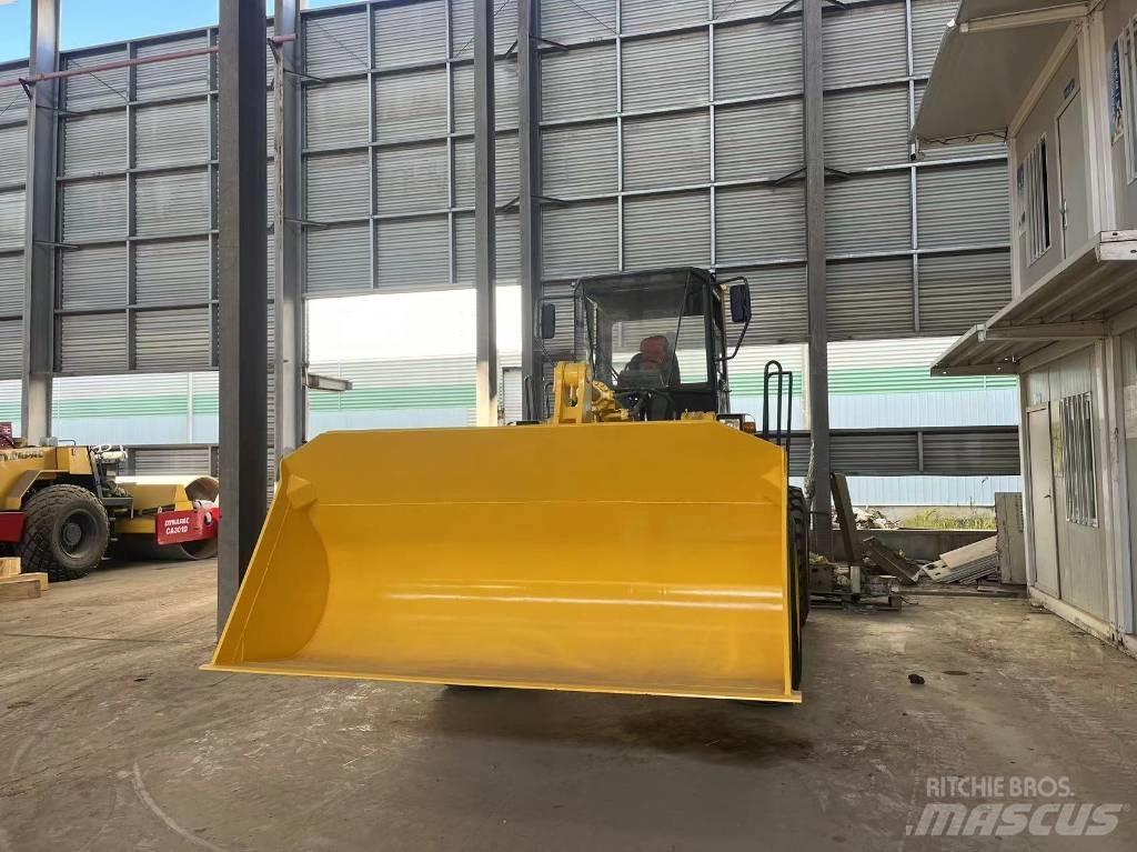 Komatsu WA 320-3 Kolesni nakladalci