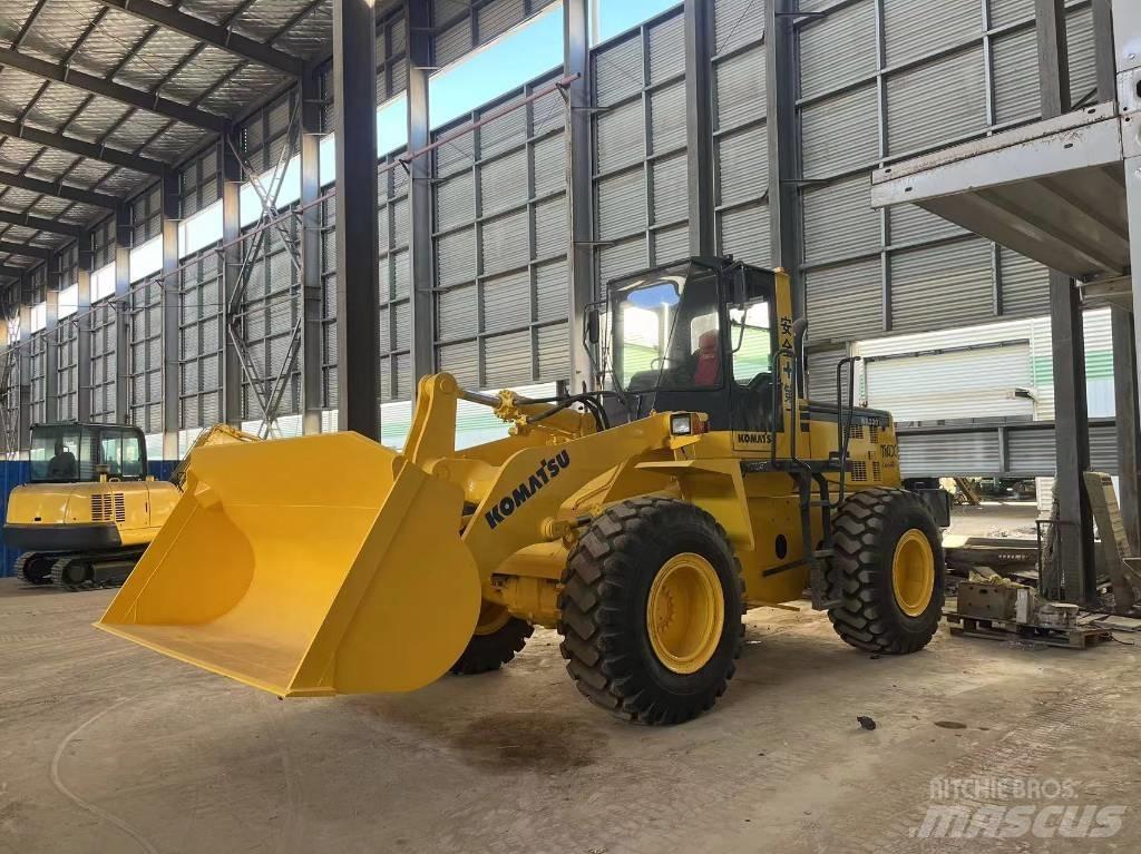 Komatsu WA 320-3 Kolesni nakladalci