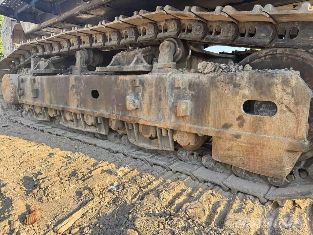 Hitachi ZX690LCH-5A Bagri goseničarji