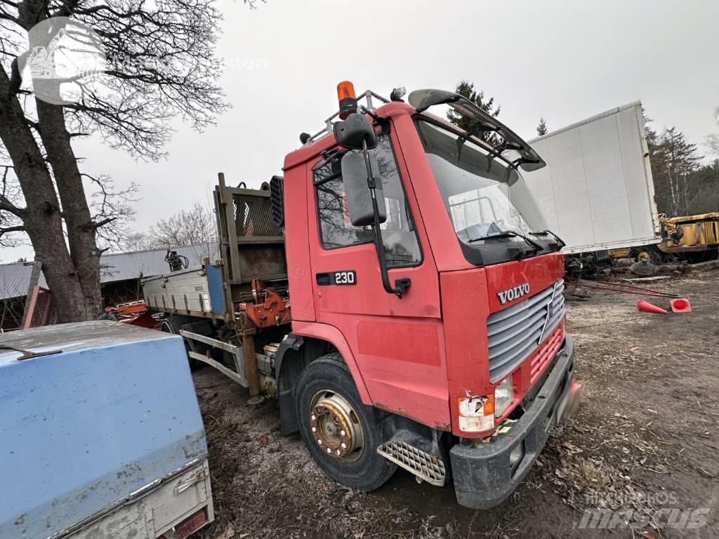 Volvo FL7 Tovornjaki z žerjavom