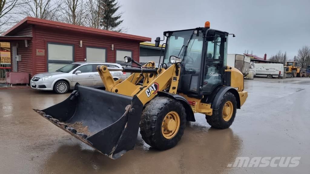 CAT 906 M Kolesni nakladalci