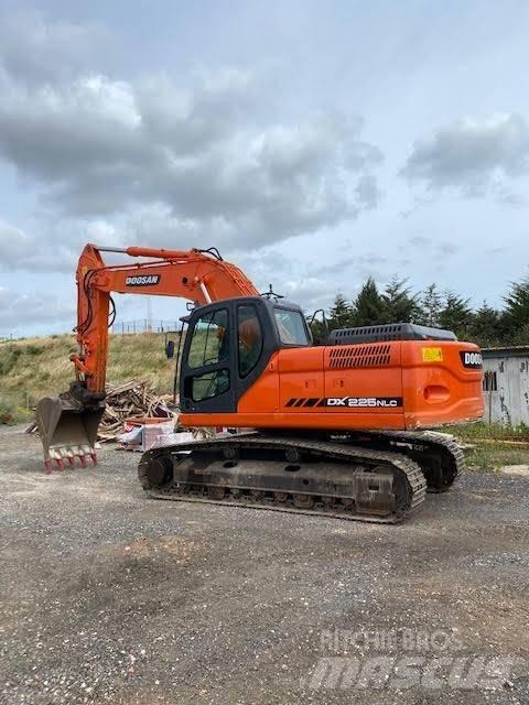 Doosan DX 225 NLC Bagri goseničarji