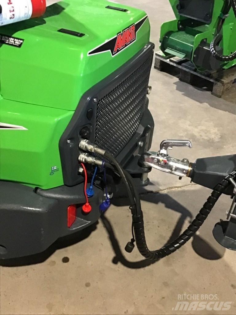Avant 1200  Tippvagn Večnamenski nakladalci