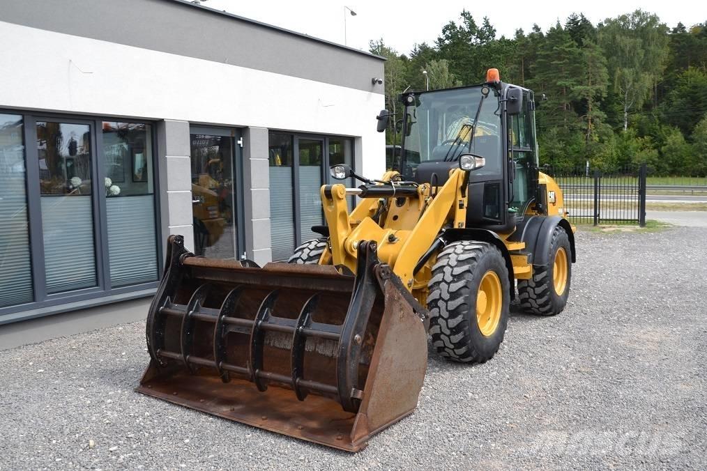 CAT 908 M Kolesni nakladalci